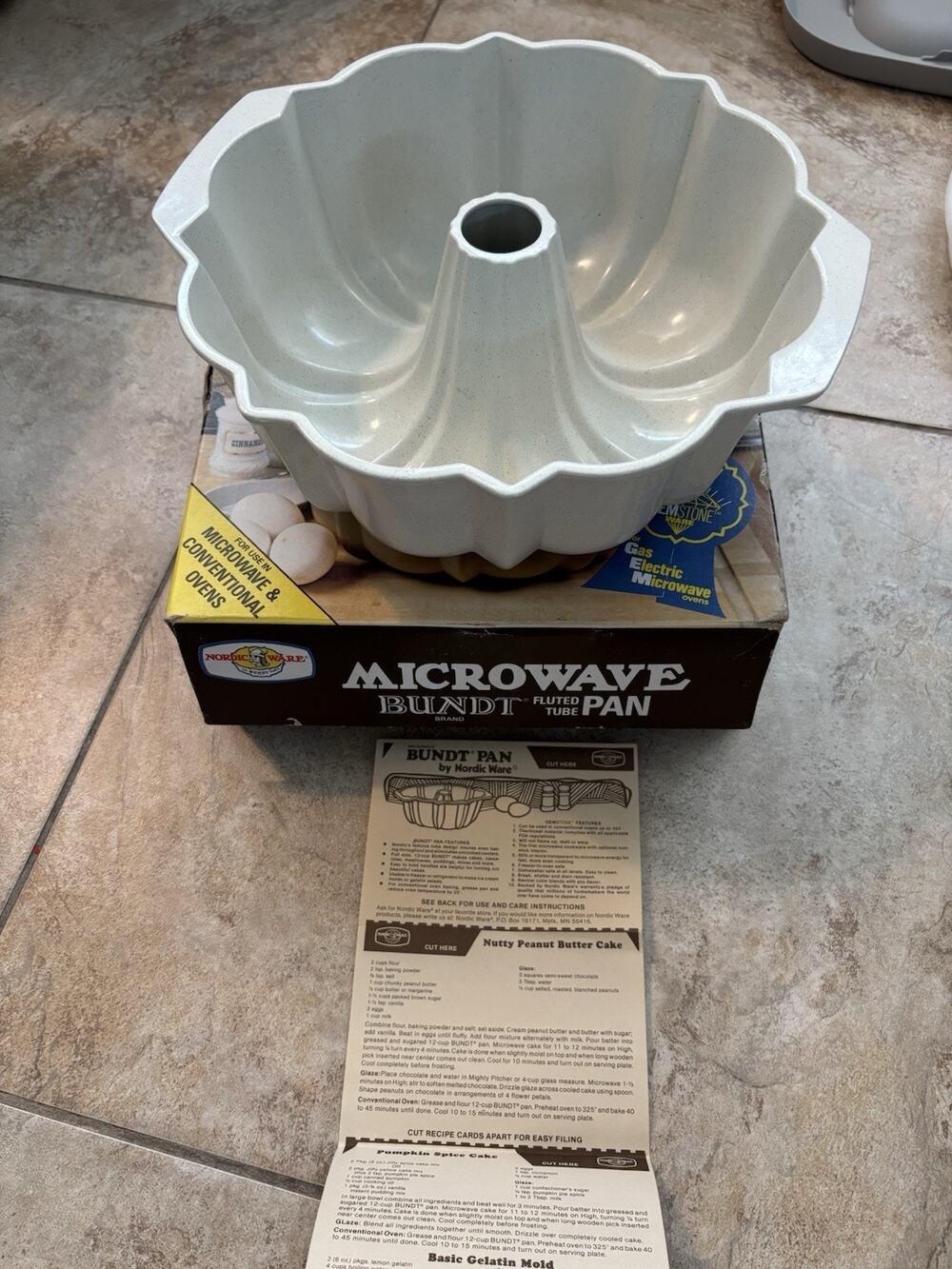 Vintage Nordic Ware Microwave Bundt Pan 61104 Gemstone Ware w Origin Box Recipes